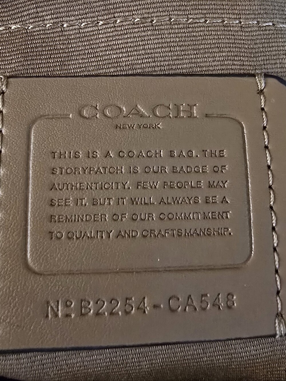 NWOT Coach White Signature Canvas Crossbody with Gold Chain Strap - Picture 9 of 9